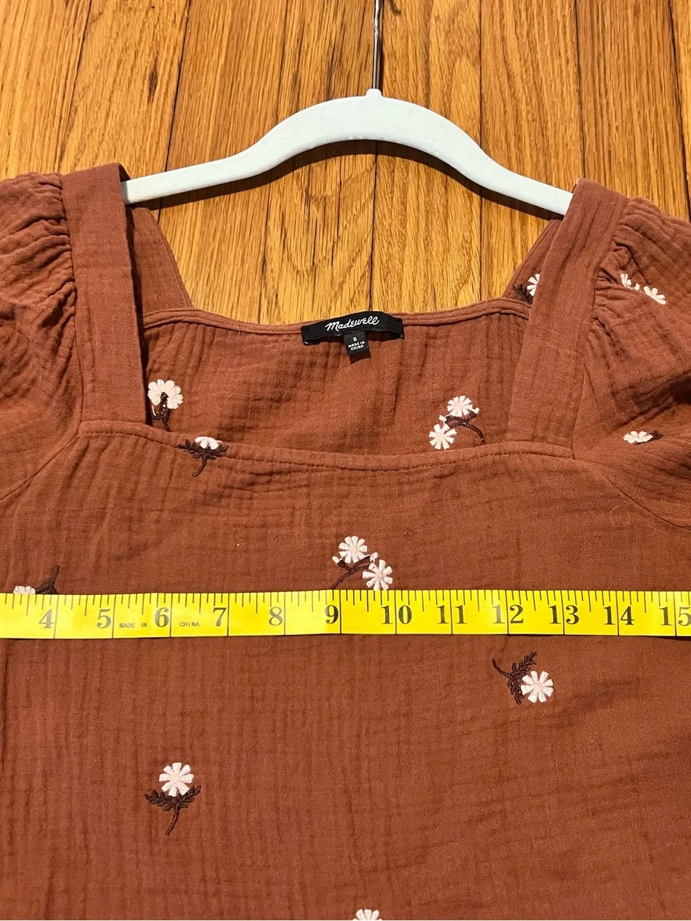 Amie Floral Embroidered Lightspun Millbrook Puff-Sleeve Peplum Top size small